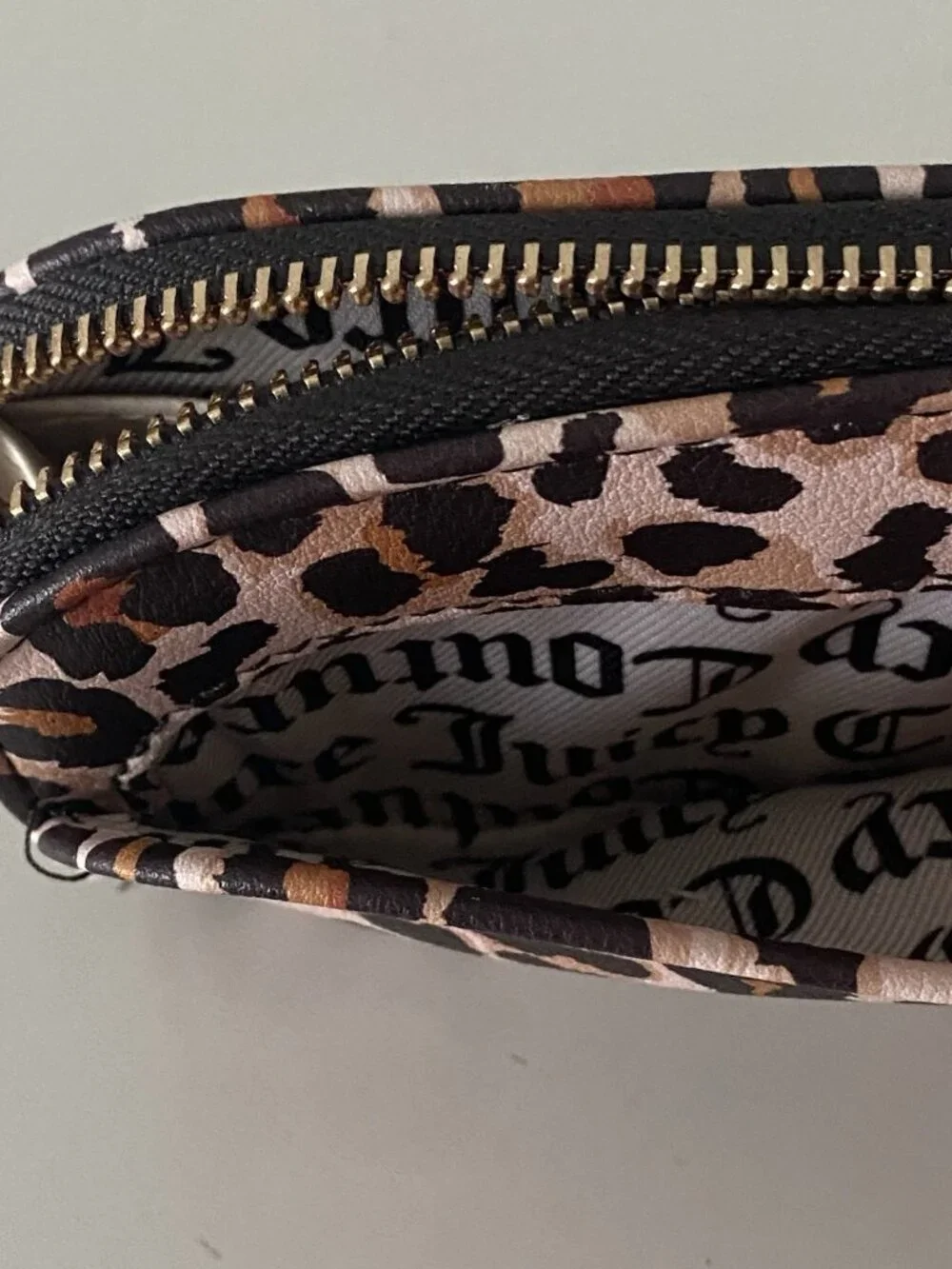 Juicy Couture Leopard Print Buff Beige Juicy Prep School Mini Compact Wallet NEW